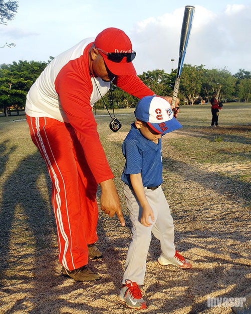 Niño con el entrenador