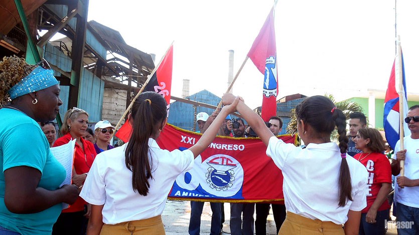 Personas con banderas