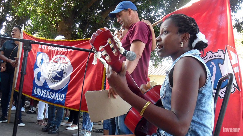 Personas con banderas