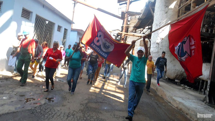 Personas con banderas