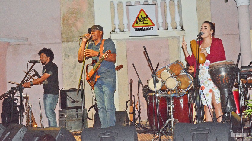 Tony Ávila y su grupo