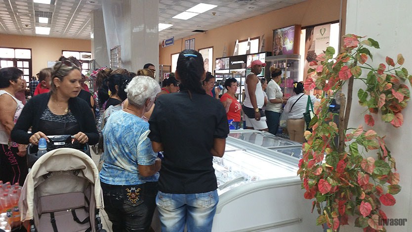 Personas en la tienda