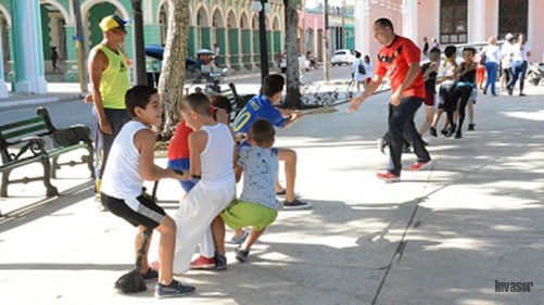 Niños jugando