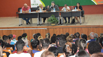 Abel Prieto con los estudiantes