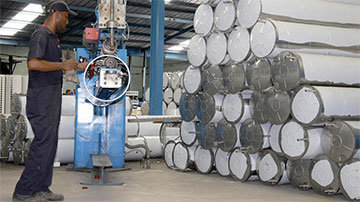 Hombre en la fabrica