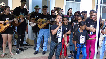 Niños cantando