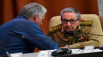 Miguel Díaz-Canel y Raúl Castro