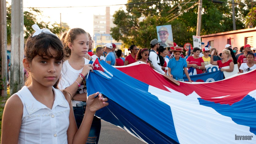 Niñas con bandera