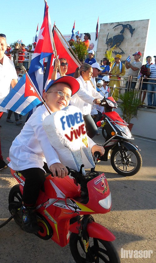 Niño en el desfile