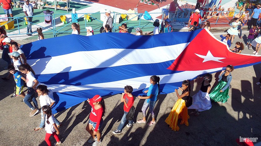 Niños con bandera