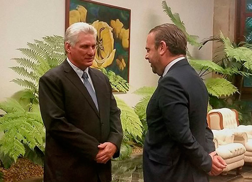 Miguel Díaz-Canel y empresario 