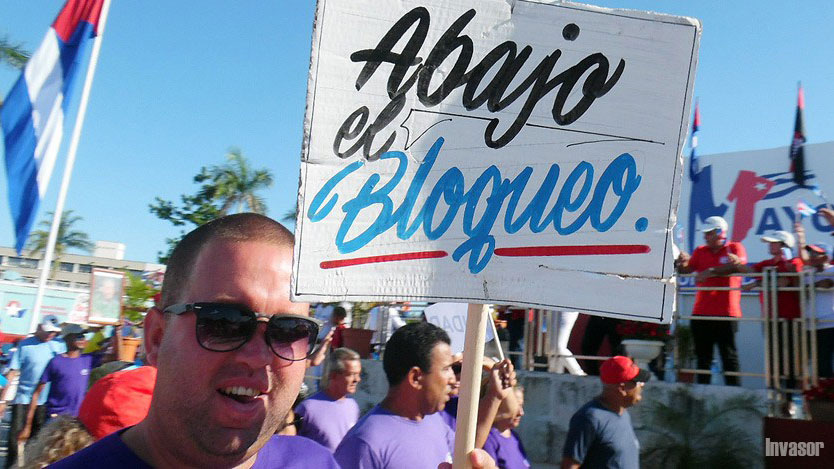 Hombre con cartel