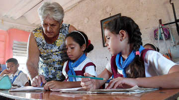 Magalys con sus alumnos