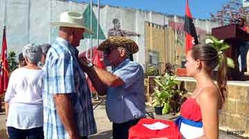 Personas en acto de celebración