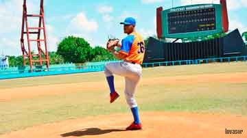 Pelotero lanzado pelota