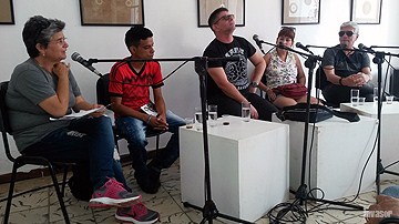 Personas en una tertulia