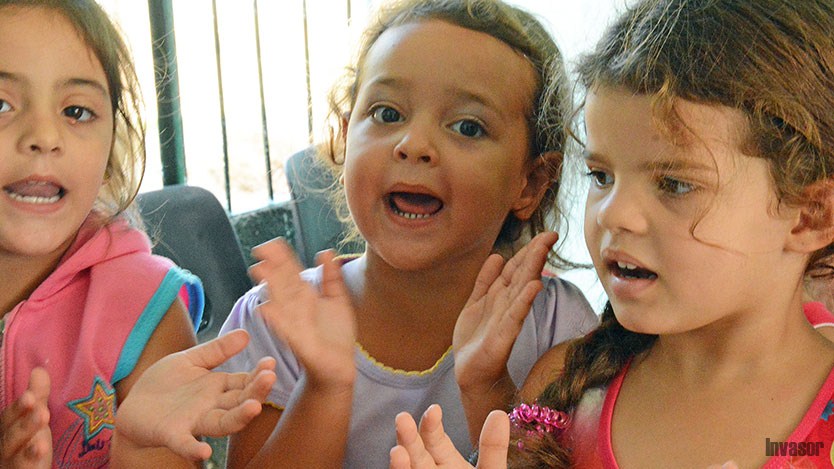 Niñas cantando