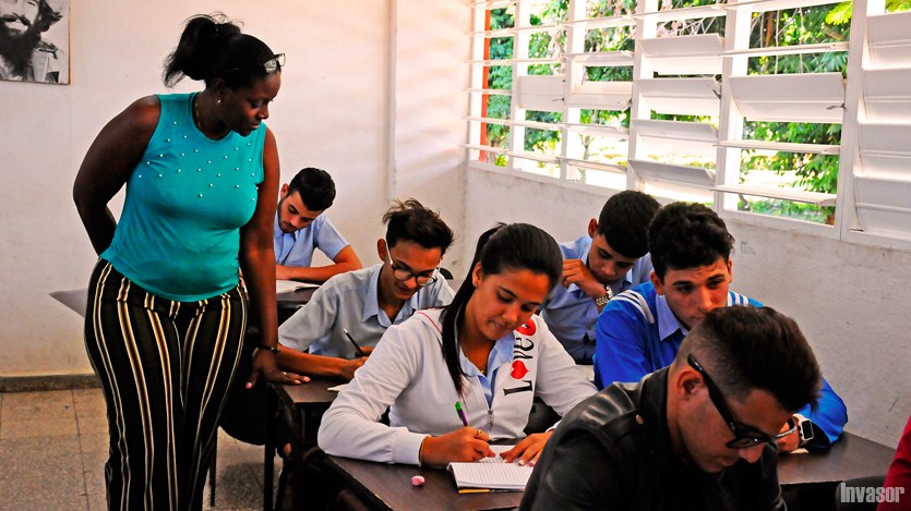 maestra, alumnos, aula