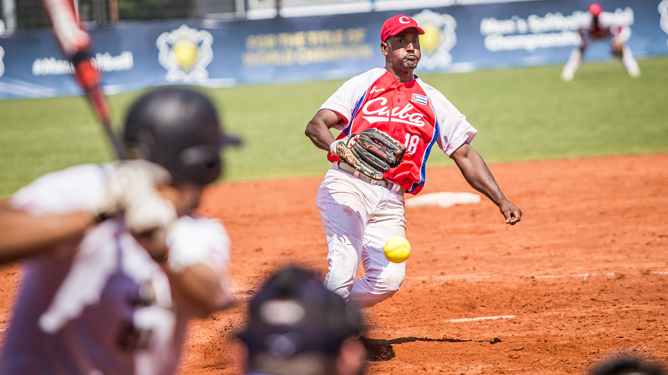 Béisbol, jugador corriendo