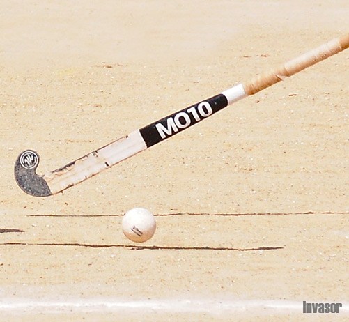 Palo y pelota de hockey