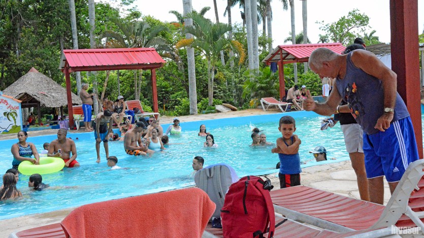Bañistas, campismo Los Naranjos