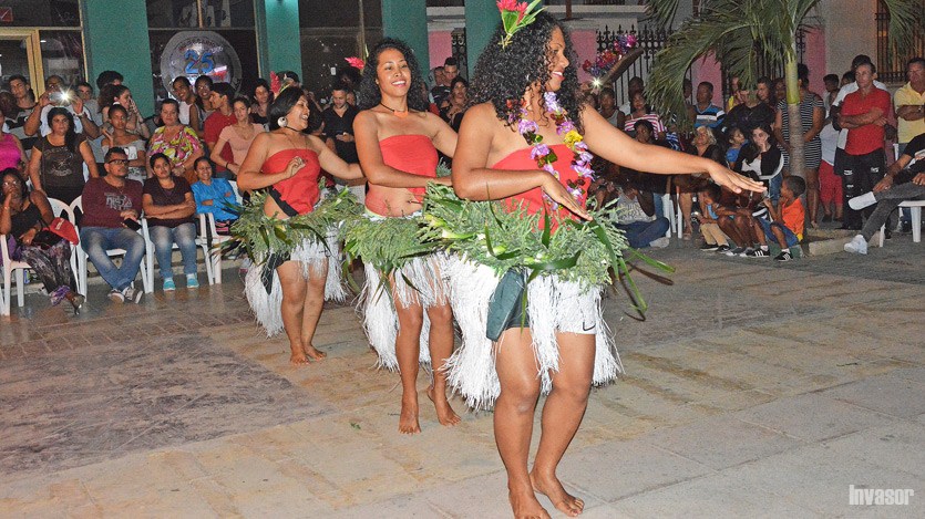 Mujeres bailando