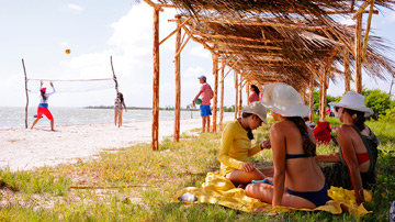Jóvenes en la playa