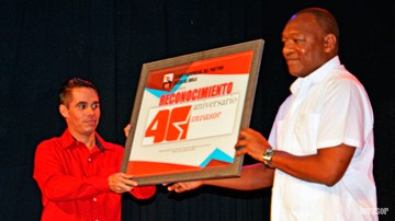 Entrega de reconocimientos al Periódico Invasor