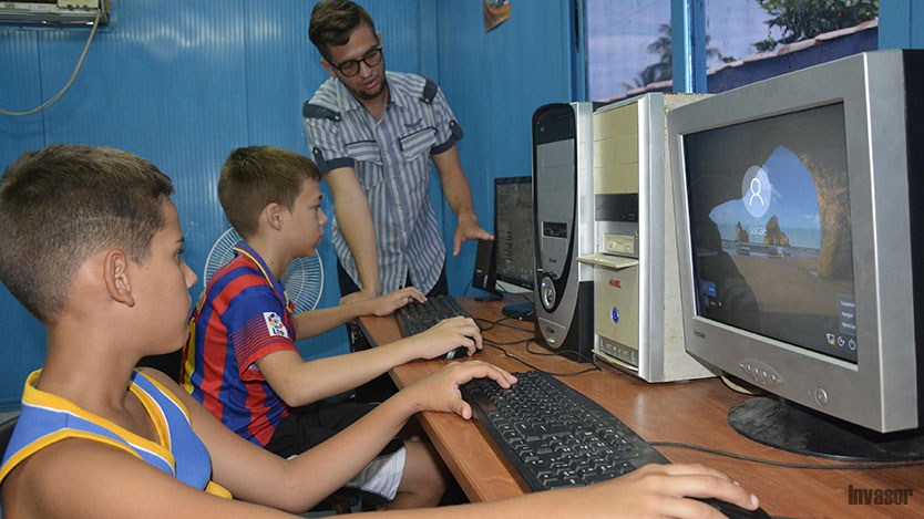 Niños en el Joven Club