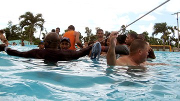 Personas, piscina