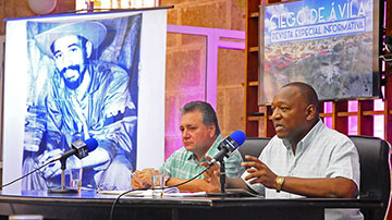 Carlos Luis Garrido hablando