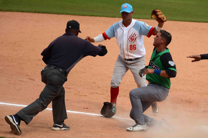 Juego de béisbol