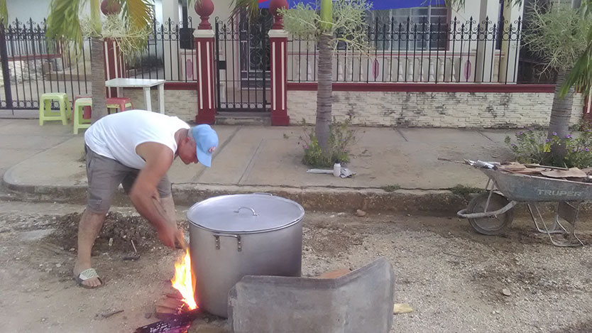 Hombre hace caldosa