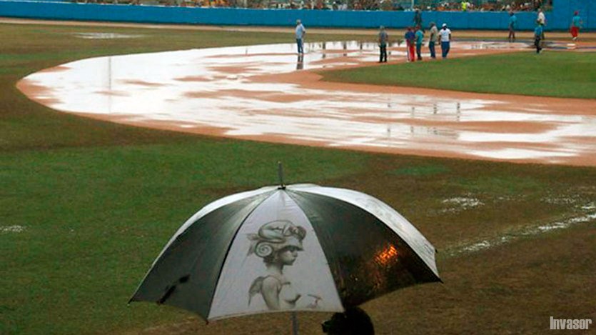 LLuvias, estadio