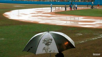LLuvias, estadio