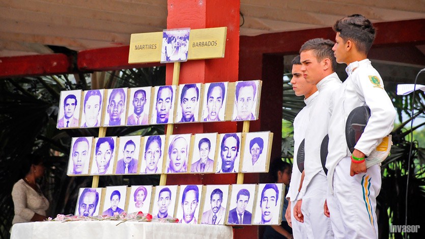 Estudiantes rinden tributo 