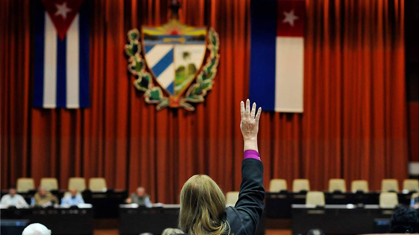 Mujer, mano levnatada, reunión