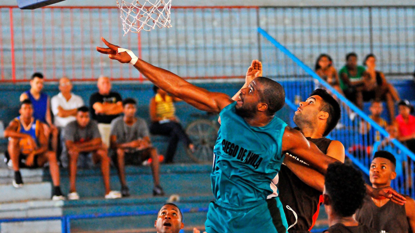 Lázar Yasser, baloncesto