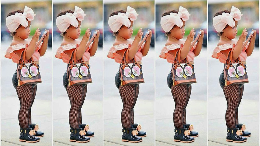 Niña con celular