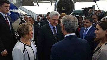 Miguel Díaz-Canel llega a Bakú