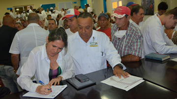 Médicos exigen libertad de Lula