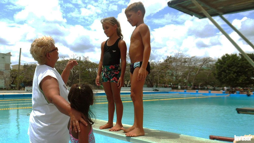 Tanque, piscina, niños
