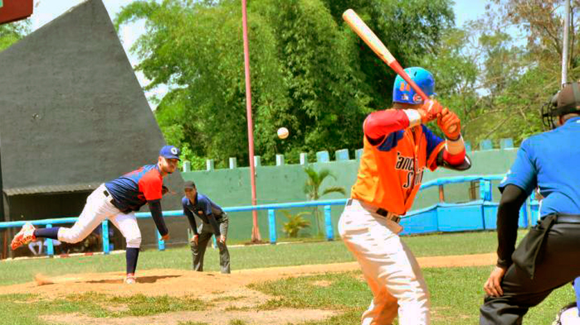 Juego de béisbol
