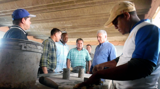 Miguel Díaz-Canel y construcción de bloques