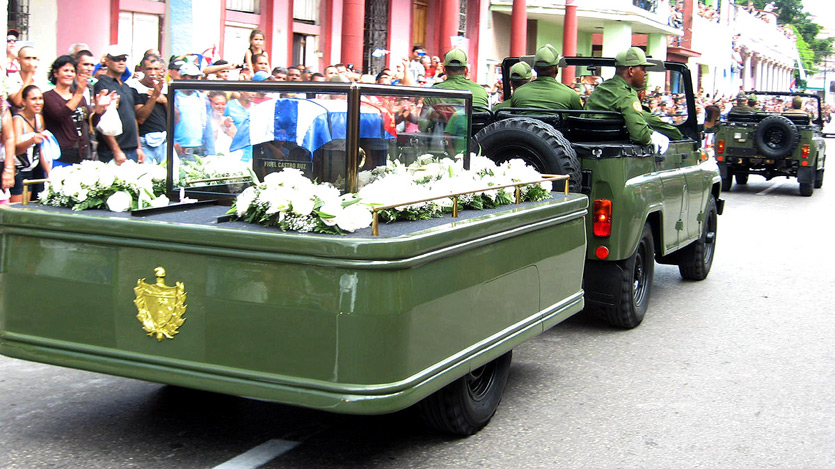 carro con cenizas de fidel