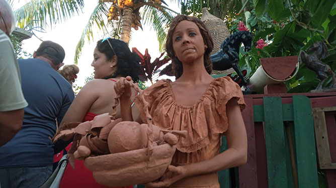 estatua de barro