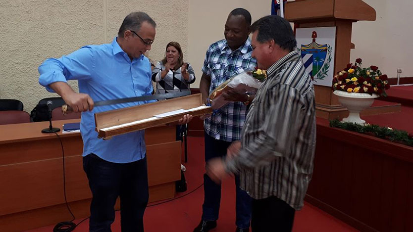 Tony Guerrero recibe máxima distinción de Ciego de Ávila