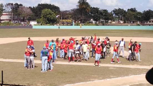 Juego de béisbol