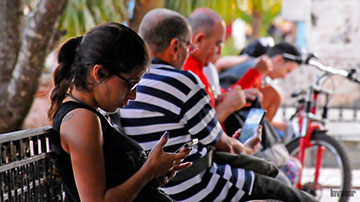 Mujer conectada 
