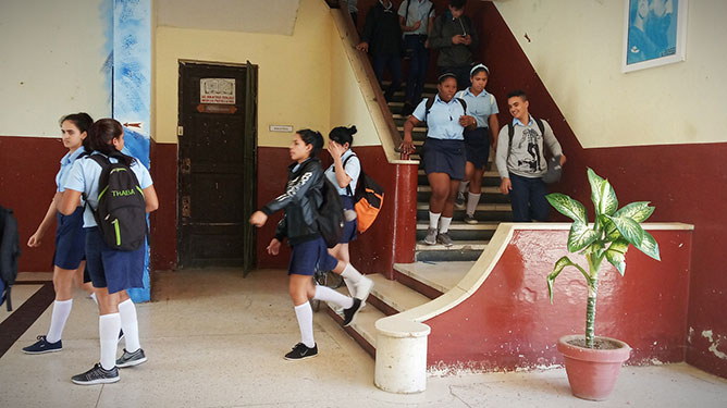  estudiantes